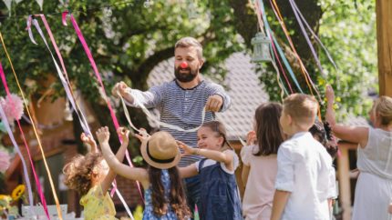 A children's entertainer with kids