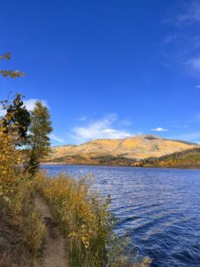 View from a lake looking out to a mountain with Colourful leaves in Steamboat Springs