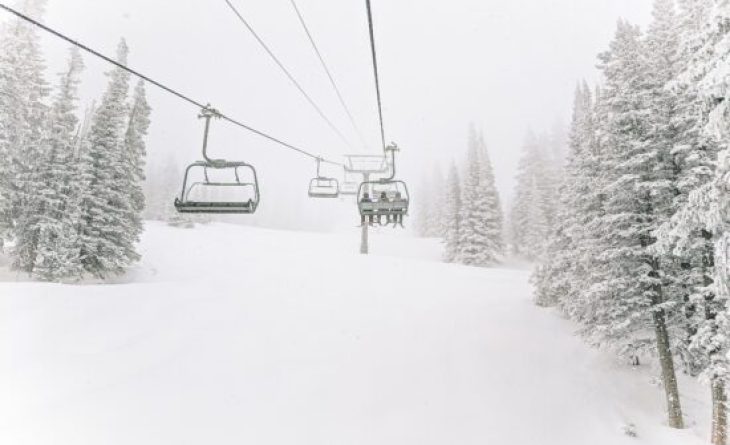 A gondola going up a snowy mountainside